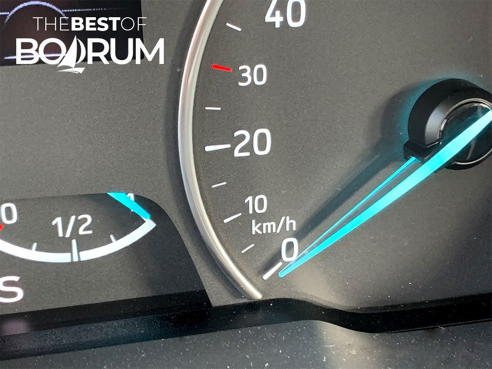 A car speedometer showing kilometres per hour, part of metric system in Turkey travel tips.